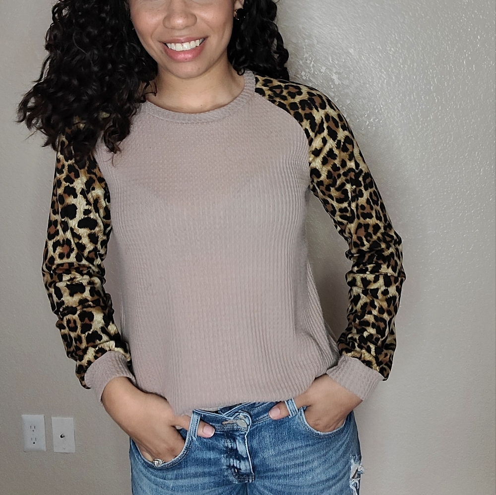 Perfect Peach brand Medium, Large, Extra Large, Taupe with Leopard Sleeve.